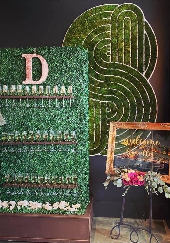 graduation party champagne wall D monogram